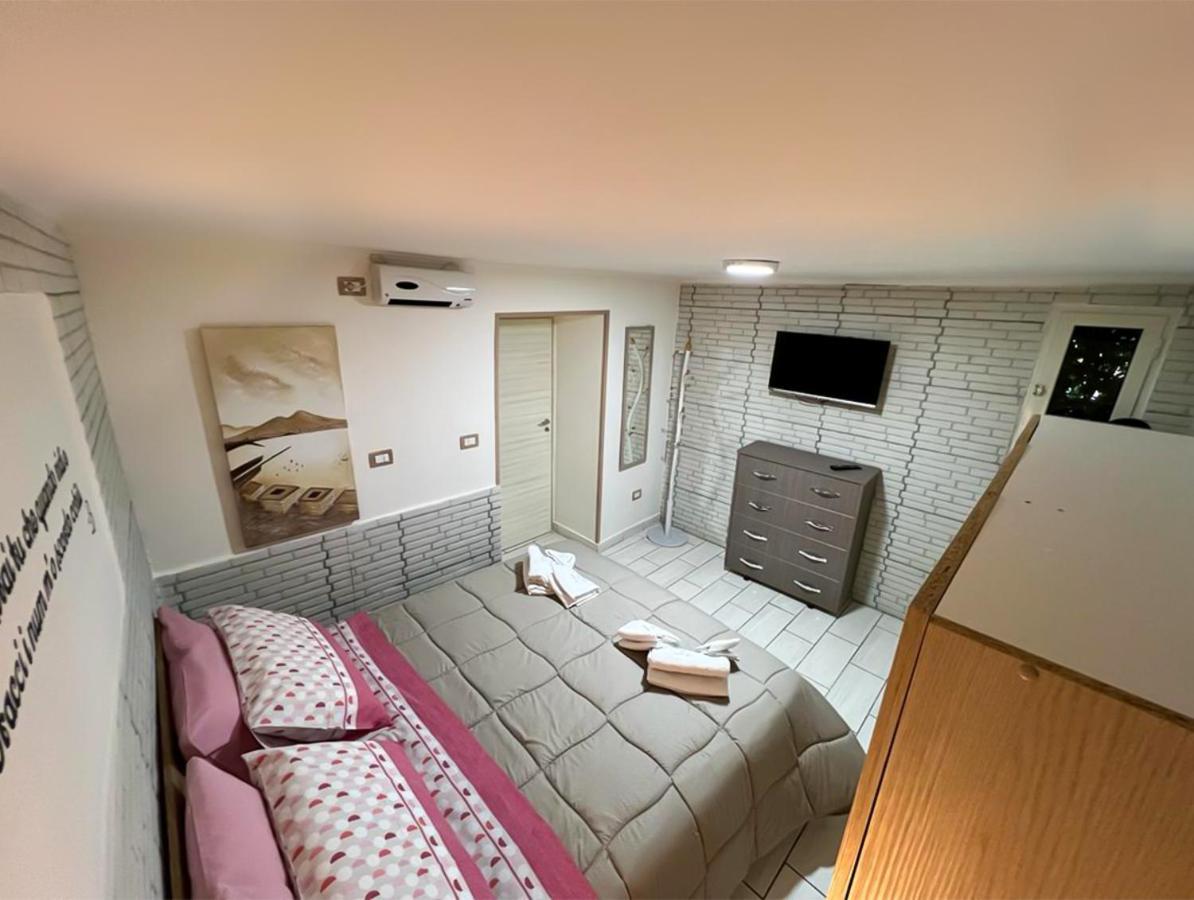 Apartamento Il Nido Di Mariaflo Nápoles Exterior foto